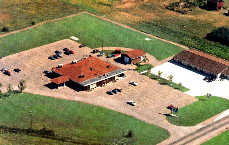 Brass Bell Motel & Restaurant (Oyo Hotel) - Vintage Postcard (newer photo)